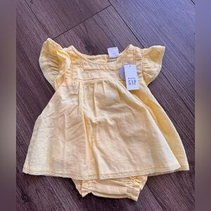 NWT Gap Baby Linen-Cotton Ruffle Outfit Set